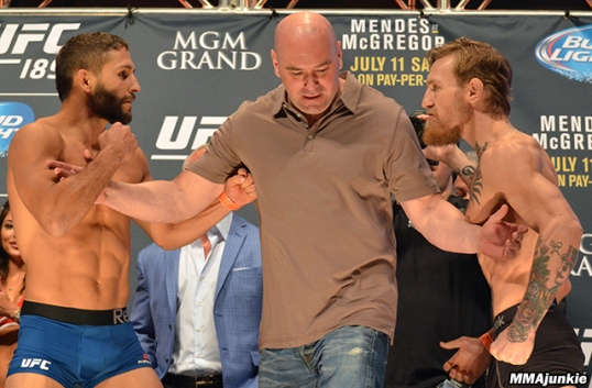 Mendes & McGregor face off at the weigh-ins.